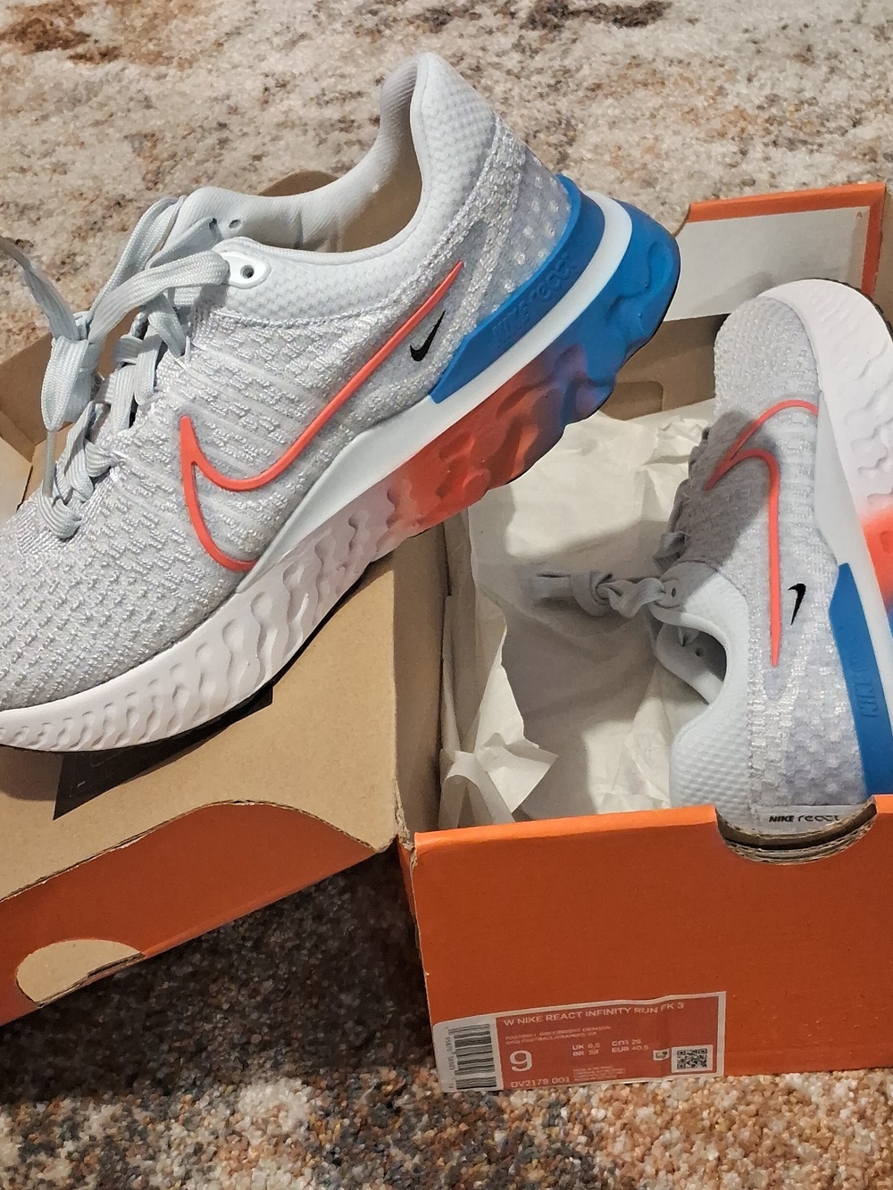 Nike Light Gray Running Shoes with Coral & Blue Accents/Nike REACT INFINITY RUN⭐ - Picture 3 of 8